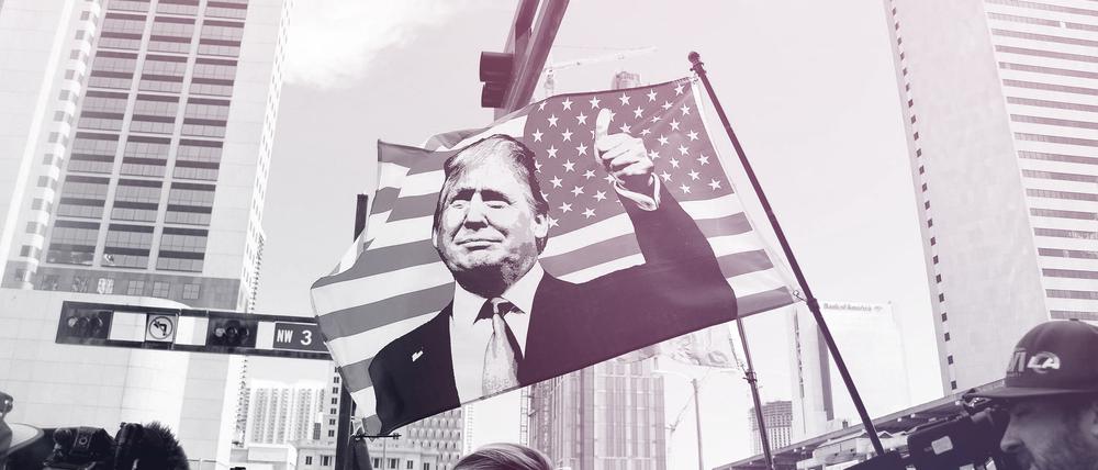 Trump-Anhänger vor dem Bundesgericht in Miami, Florida.