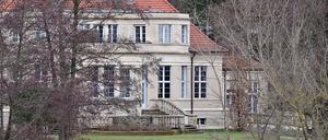 Potsdam, 22.01.2024, Lokales, Landhaus Adlon, Gästehaus Lehnitzsee, Gaestehaus Lehnitzsee, Villa Adlon, Aussenansicht, Foto: Ottmar Winter PNN ACHTUNG: Foto ist ausschließlich für redaktionelle Berichterstattung der PNN und des TGSP! Eine kommerzielle Nutzung, z.B. Werbung, ist ausgeschlossen. Die Weitergabe an nicht autorisierte Dritte, insbesondere eine weitergehende Vermarktung über Bilddatenbanken, ist unzulässig.