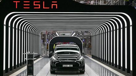Das Model Y in der deutschen Teslafabrik „Gigafactory“ in Grünheide.