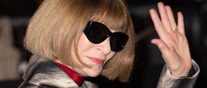 Anna Wintour gab die Entscheidung des Verlags bekannt – und behielt ihre Sonnenbrille auf.