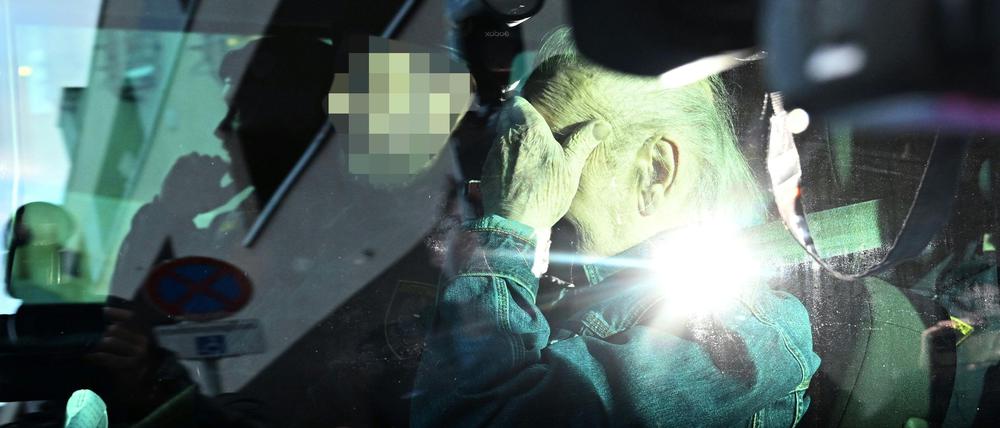 Josef Fritzl wird zu seiner Anhörung bezüglich einer Verlegung vom Maßnahmen- in den Normalvollzug am Landesgericht in Krems gebracht. 