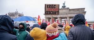 Pazifismus in heutigen Zeiten muss wehrhaft sein, sagt Friedensforscherin Deitelhoff.