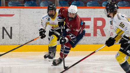 Anastasia Gruß (Mi.) hat in dieser Saison bisher fünf Tore erzielt.