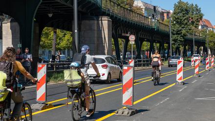 Nur ein Provisorium: der Radweg an der Schönhauser Allee.