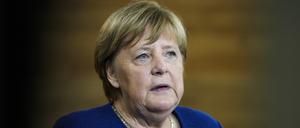 Die damalige Bundeskanzlerin Angela Merkel (CDU) spricht 2021 zu den Medien während eines Besuchs im TUMO-Lernzentrum.