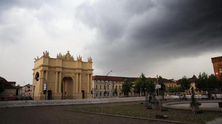 Unwetter am Brandenburger Tor in Potsdam, Gewitter, 13.06.2020 Foto: Sebastian Gabsch
