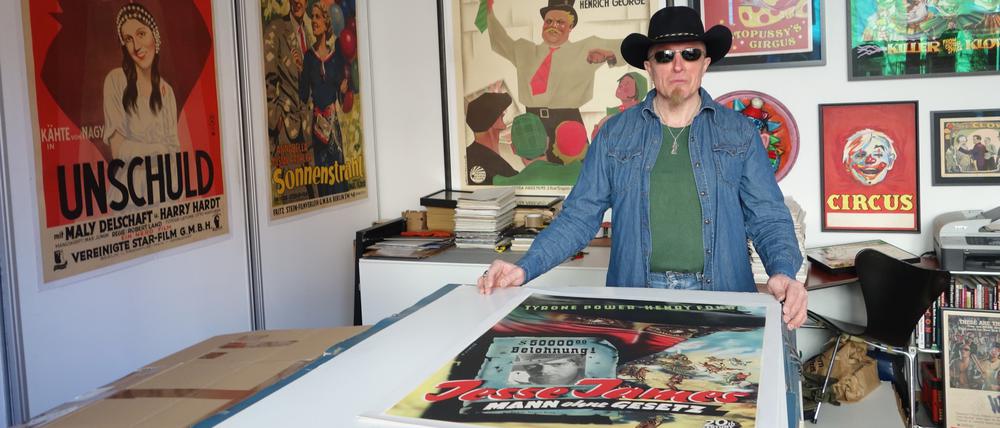 Helmut Hamm, Galerist in Kreuzberg, führt ein Unternehmen zum Verkauf von Filmplakaten.