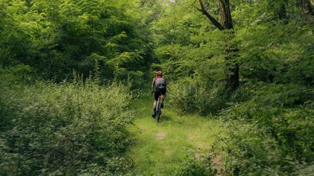 Mitten durchs Grüne: Tagesspiegel-Kolumnist und Fahrrad-Experte Michael Wiedersich auf der Strecke