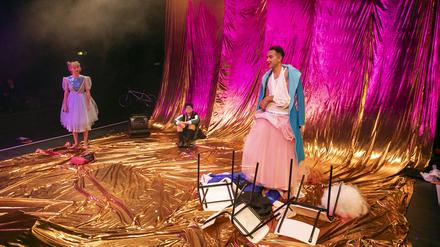 Bloß nicht einschüchtern lassen. Lu (Berit Vander) und Ole (Daniel Pohlen) in Karsten Dahlems Stück „Princess“. 