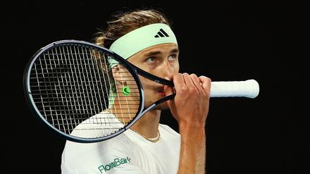 Den Sieg vor Augen muss Alexander Zverev nun doch die Koffer packen.