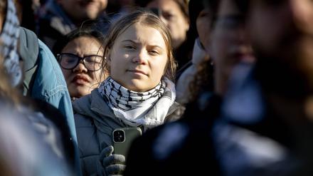 Aktivistin Greta Thunberg während einer Demonstration in Solidarität mit Palästina vor dem Internationalen Gerichtshof in Den Haag.