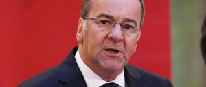 Bundesverteidigungsminister Boris Pistorius war am Montag zu Gast im SPD-Präsidium - und hat darüber gesprochen, wie er die Personallücke bei der Bundeswehr schließen will.
