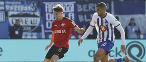 Aymen Barkok (r.) spielte in Wiesbaden erstmals von Anfang an für Hertha BSC.