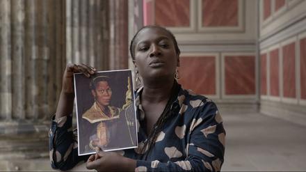 Die Schauspielerin Thelma Buabeng führt durch den Film „Die Ausstattung der Welt“.