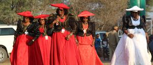 Herero-Gedenkzeremonie, die an den Beginn des deutschen Völkermordes vor über 100 Jahren erinnert.