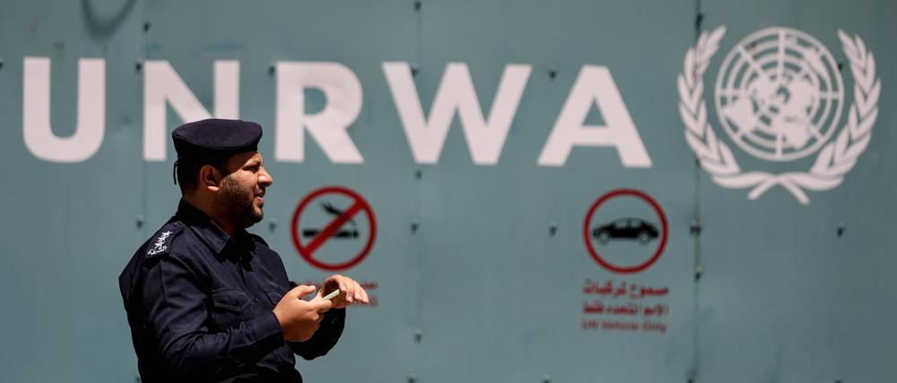 Vor einem UNRWA-Gebäude in Gaza.