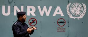 Vor einem UNRWA-Gebäude in Gaza.