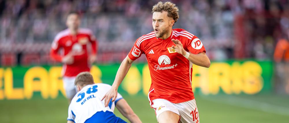 Unions Benedict Hollerbach war ein ums andere Mal zu schnell für die Abwehrspieler von Darmstadt 98.