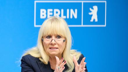 ARCHIV - 14.11.2023, Berlin: Iris Spranger (SPD), Berliner Senatorin für Inneres und Sport, spricht auf einer Pressekonferenz im Roten Rathaus zur Unterzeichnung des Memorandums of Understanding vom Deutschen Olympischen Sportbund (DOSB) zur möglichen Bewerbung um Olympische und Paralympische Spiele.     (zu dpa "Innensenatorin wehrt sich gegen Sparvorgaben aus der Finanzverwaltung") Foto: Annette Riedl/dpa +++ dpa-Bildfunk +++