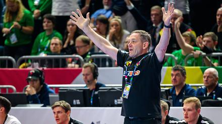 Trainer Alfred Gislason legt mittlerweile Wert auf gute Stimmung und Zusammenhalt. 