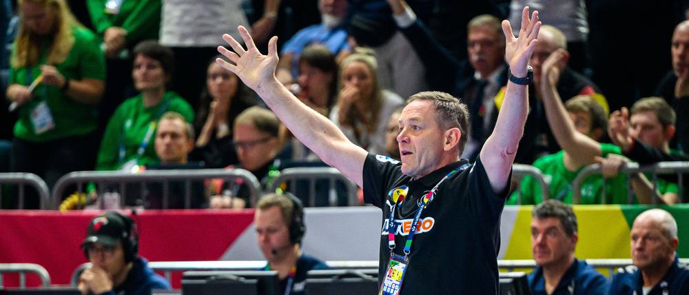 Trainer Alfred Gislason legt mittlerweile Wert auf gute Stimmung und Zusammenhalt.