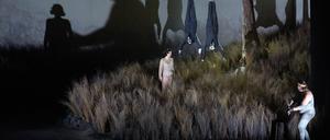 Der goldene Hahn Nikolai Rimski-Korsakow Oper in drei Akten [1907] Libretto von Wladimir I. Belski nach einem Märchen von Alexander S. Puschkin Musikalische Leitung: James Gaffigan Inszenierung: Barrie Kosky Szenische Einstudierung: Denni Sayers Bühnenbild: Rufus Didwiszus Kostüme: Victoria Behr Choreographie: Otto Pichler Dramaturgie: Olaf A. Schmitt Chöre: David Cavelius Licht: Franck Evin Choreographische Einstudierung: Joseph Gebrael Foto: Monika Rittershaus
Komische Oper "Der goldene Hahn", Credit: Monika Rittershaus.