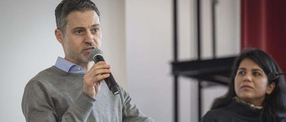 Meron Mendel und Saba-Nur Cheema beim Vortrag „Nach dem 7. Oktober: Antisemitismus, Rassismus und die deutsche Debatte“ an der FU Berlin, im Januar 2024.