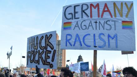 Bundesweit gehen Menschen gegen die AfD auf die Straße.
