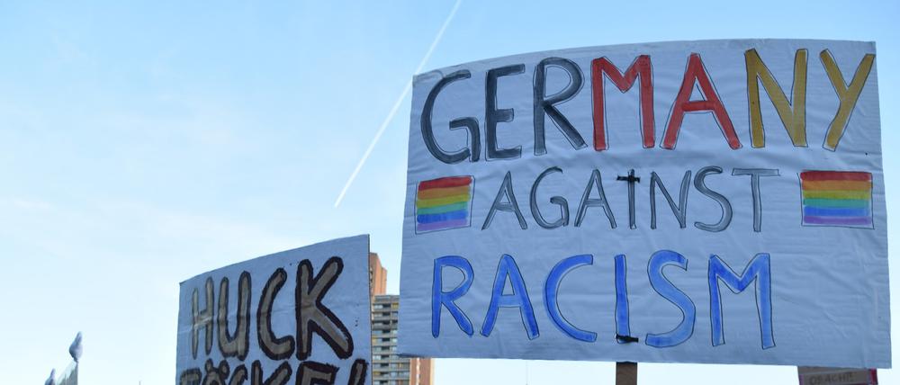 Bundesweit gehen Menschen gegen die AfD auf die Straße.