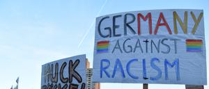 Bundesweit gehen Menschen gegen die AfD auf die Straße.