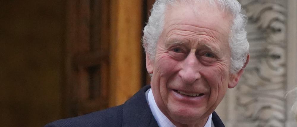 König Charles III. verlässt die Londoner Klinik im Zentrum Londons, wo sich König Charles III. einem Eingriff wegen einer vergrößerten Prostata unterzogen hatte. +++ dpa-Bildfunk +++