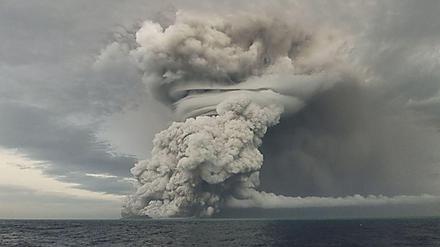 Der Ausbruch des Hunga Tonga-Hunga Ha’apai am 22. Januar 2022 war nur ein Bruchteil so heftig wie der Ausbruch von Santorin vor einer halben Million Jahren.
