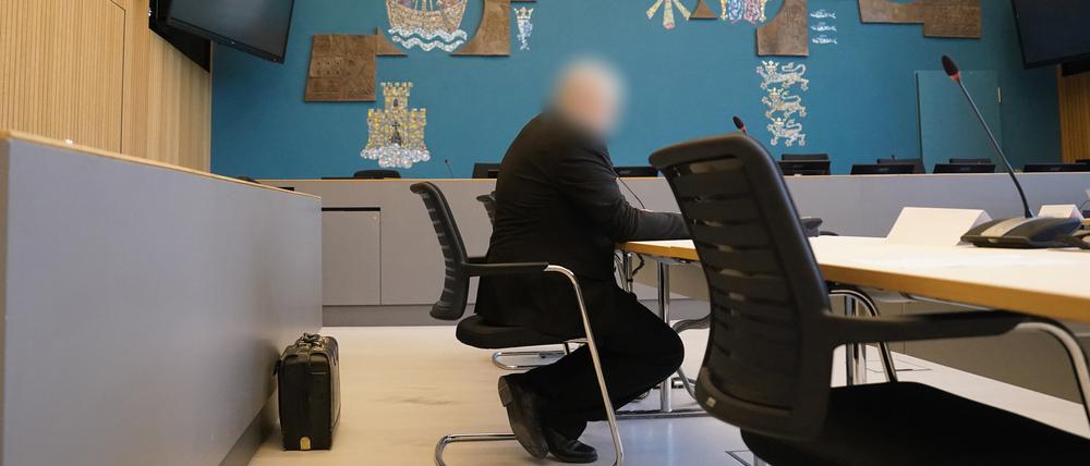 Ist der Angeklagte schuldunfähig? Er gibt an, sich an die Tat nicht erinnern zu können. 