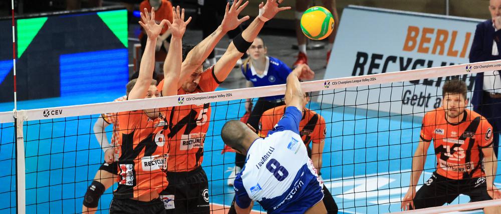 Um einen Weltstar wie Ricardo Lucarelli von Piacenza zu stoppen, braucht es viele Spieler der BR Volleys.