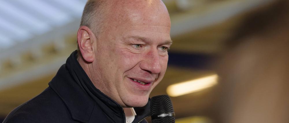 Kai Wegner ist sauer auf die Gewerkschaft Verdi.