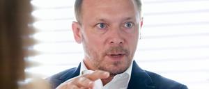 Der sächsische Bundestagsabgeordnete und ehemalige Beauftragte für die neuen Bundesländer Marco Wanderwitz (CDU) bei einer Gesprächsrunde in Chemnitz am 13.07.2023