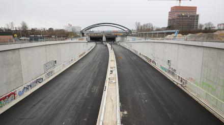 Blick auf die Baustelle der A100 oberhalb der Hatun-Sürücü-Brücke.