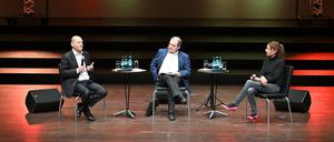 Juli Zeh und Olaf Scholz sprachen im Nikolaisaal über die Stimmung im Land. 