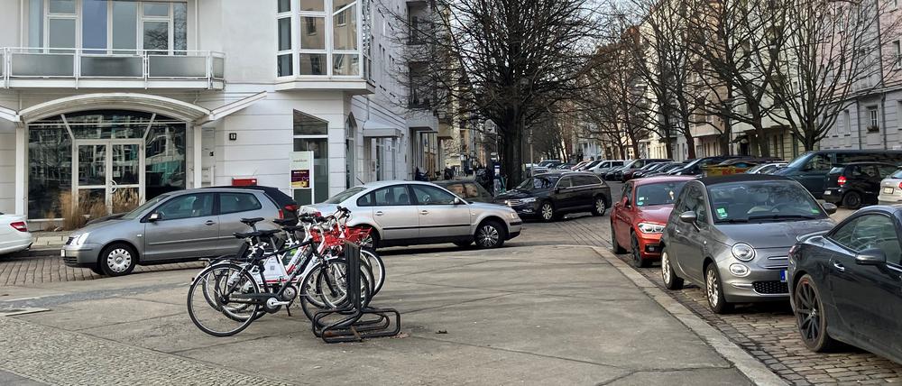 Der bisher namenlose Dreiecksplatz an der Hufelandstraße