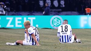 Großer Frust nach einer verspielten Chance. Im Januar 2024 scheiterte Hertha im Pokal-Viertelfinale am 1. FC Kaiserslautern. 