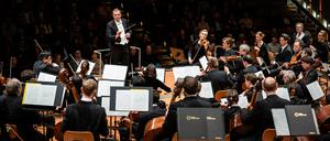 Daniele Gatti dirigiert die Berliner Philharmoniker.