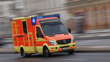 Ein Rettungswagen brachte den Verletzten ins Krankenhaus.
