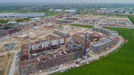 Mehrfamilienhäuser mit tausenden Wohnungen werden im Neubaugebiet Kronsrode in Hannover gebaut. 