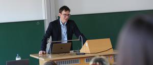 Juniorprofessor Johannes Ungelenk hat gegen die Uni Potsdam geklagt, weil diese ihm trotz guter Leistungen keine ordentliche Professur geben wollte.