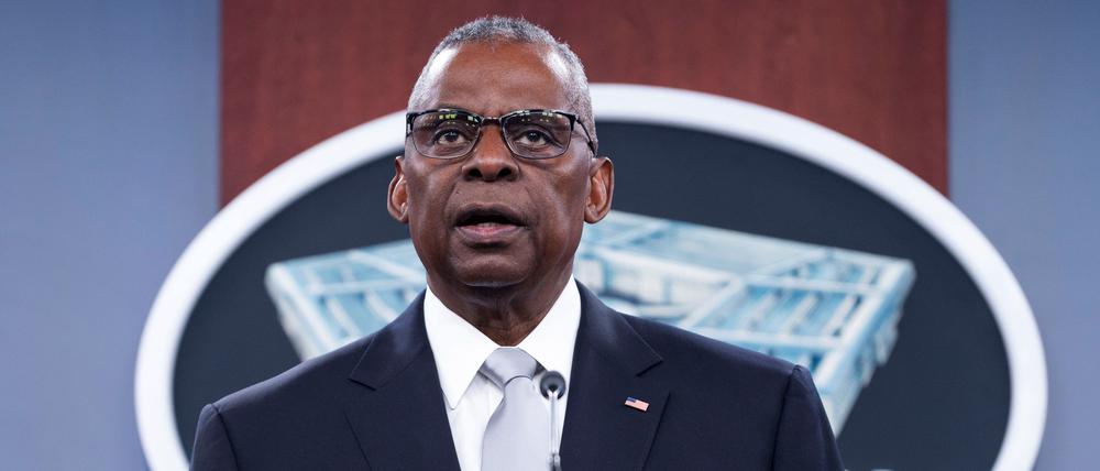 Lloyd Austin, Verteidigungsminister der USA, spricht bei einer Pressekonferenz im Pentagon. 