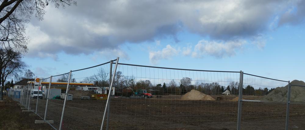 Baustelle in der Falkensee, auf der vier Container für geflüchtete Menschen gebaut werden.