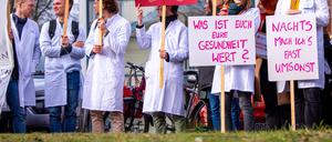 Ärzte der Universitätsmedizin Rostock fordern im Januar 12,5 Prozent mehr Lohn.