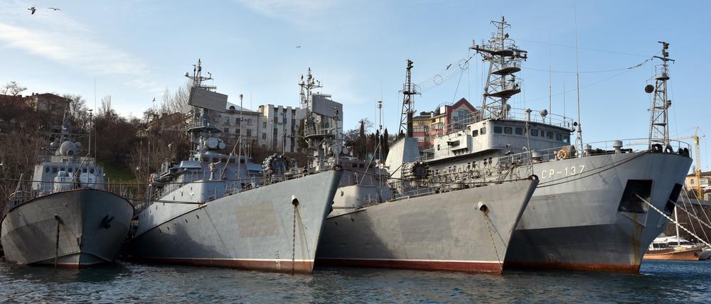 Ukraine, Sewastopol: Russische Kriegsschiffe liegen in Sewastopol (Archivbild vom 18.02.2014).