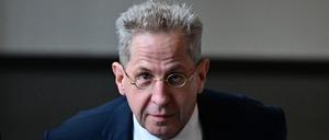 ARCHIV - 24.10.2023, Thüringen, Erfurt: Hans-Georg Maaßen (CDU), ehemaliger Verfassungsschutz-Chef, kommt als Zeuge zu einem Untersuchungsausschuss im Thüringer Landtag. Der Werteunion-Vorsitzende Hans-Georg Maaßen hat die Gründung einer eigenen Partei angekündigt. (zu dpa: «Verfassungsschutz hat Ex-Behördenchef Maaßen in den Blick genommen») Foto: Martin Schutt/dpa +++ dpa-Bildfunk +++