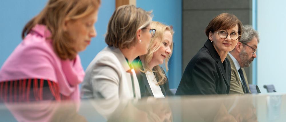 Die Kultusminister erwarten nun klare Ansagen der Bundesbildungsminsterin zum Digitalpakt.
